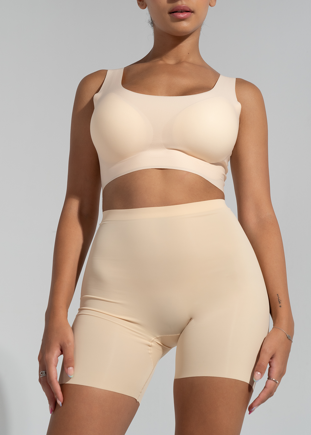 Short Antirozaduras Beige